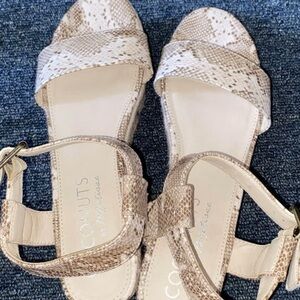 Coconuts by Matisse Women's Tan Sandals